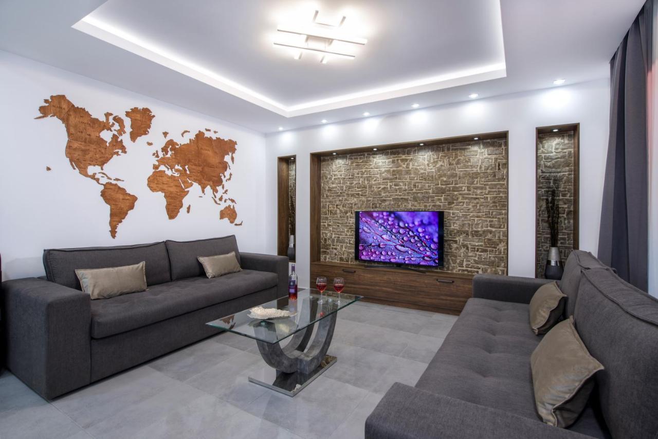 Twin's Luxury